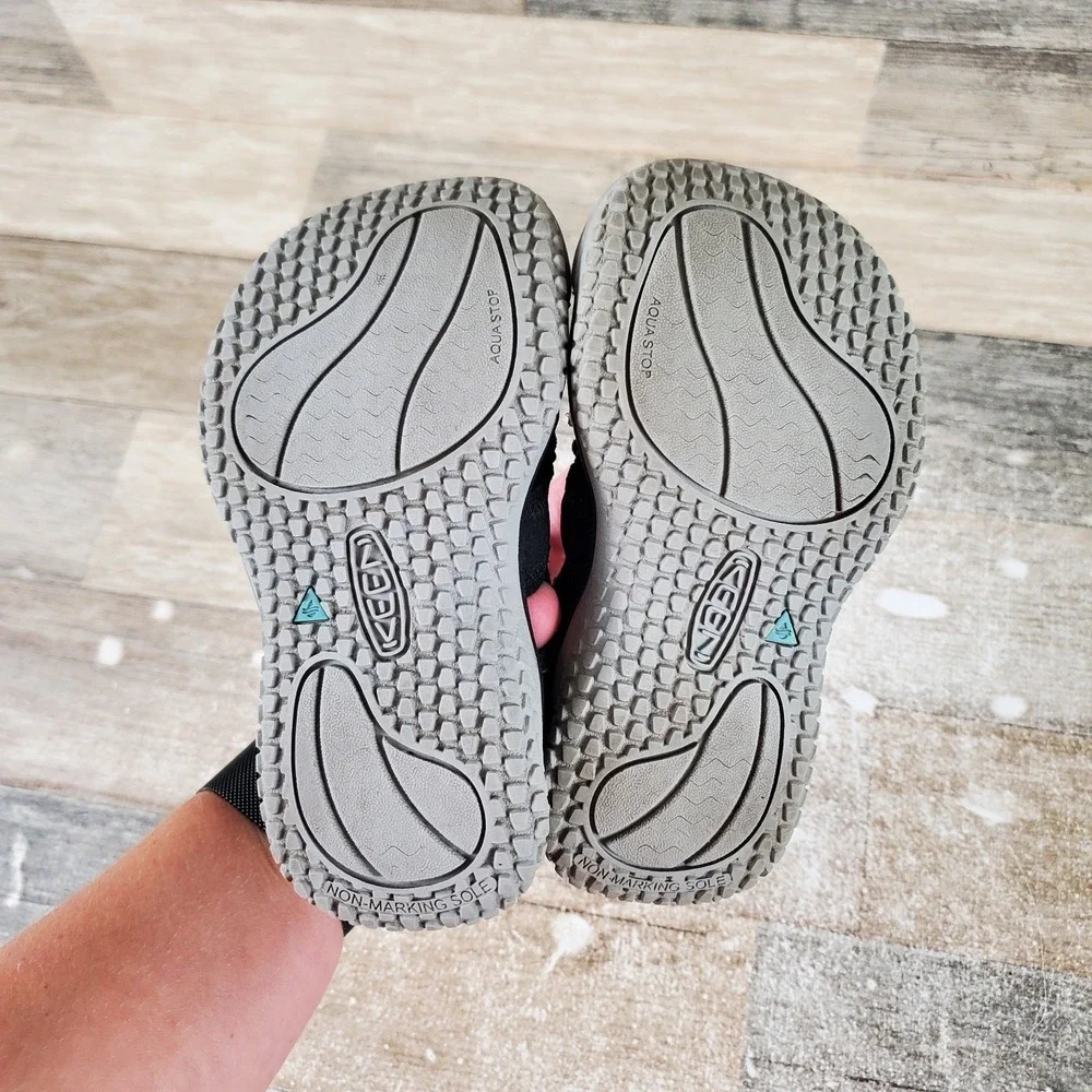 Keen Stingray‎ Kids Sandals Sz 9 Black Drizzle Round Toe Waterproof